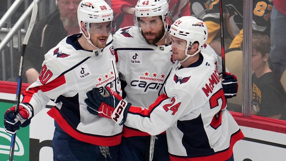 Image for story: Ovechkin adds to record goal total, Crosby dazzles as Penguins top Capitals 5-2 